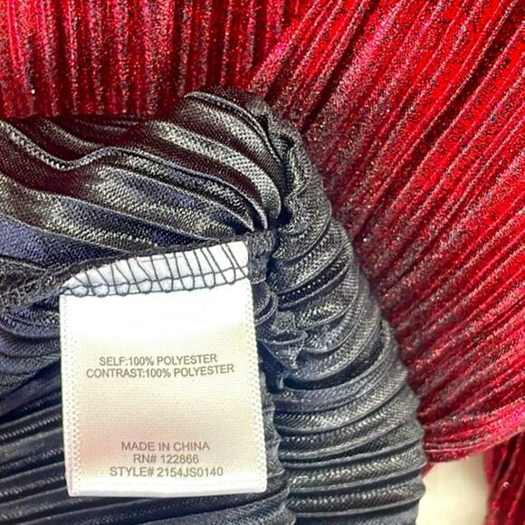 Chenault Red Metallic Shine Bell Sleeve Roll V Neck Stretchy Crinkle NWT Top M - Picture 11 of 15